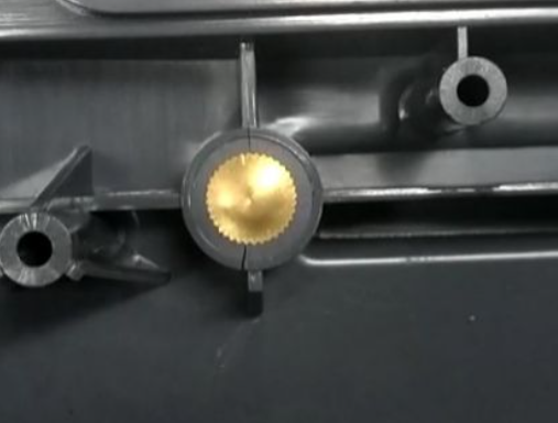 Why does the PC/ABS Plastic Electronic Shell Crack？